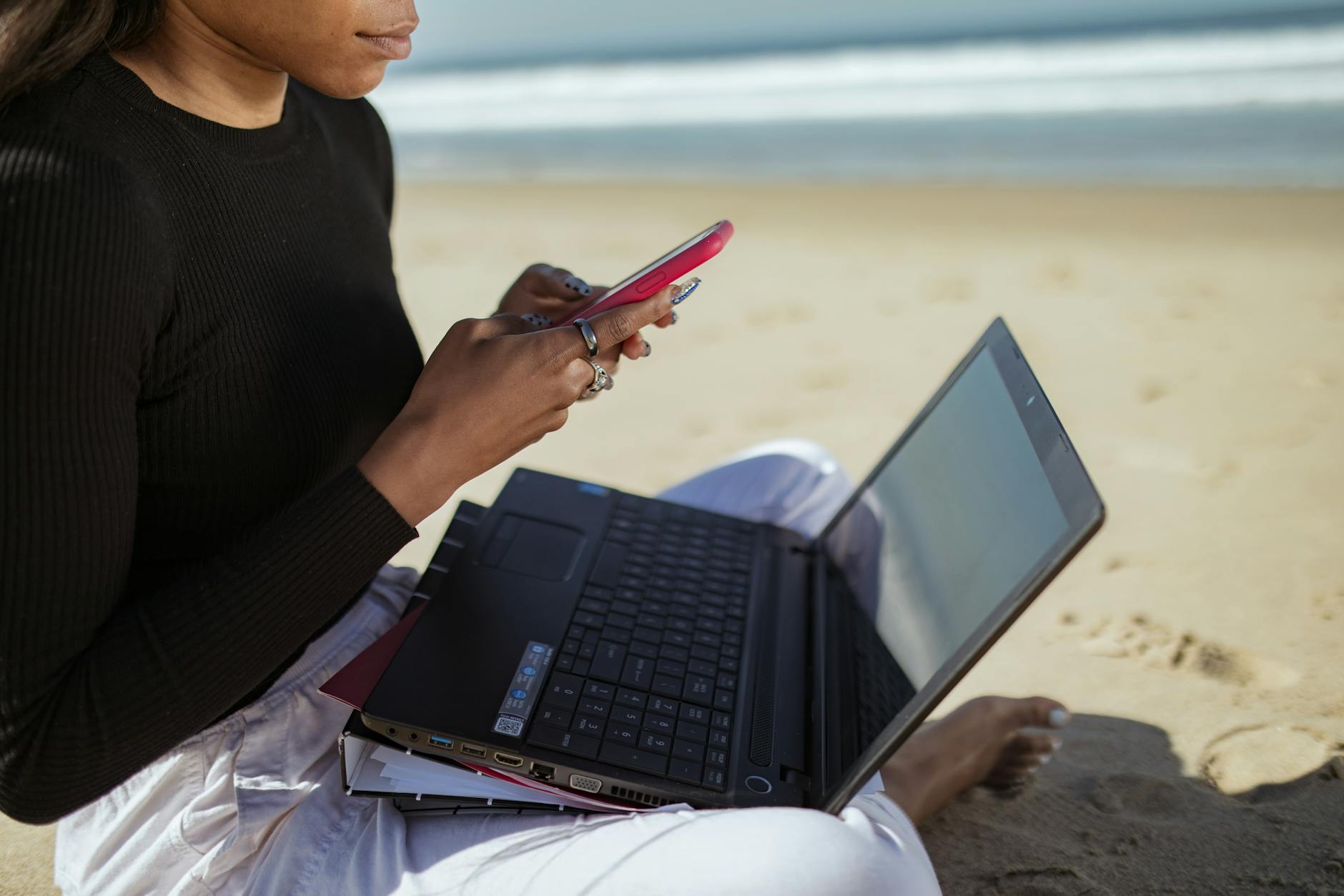 Digital Nomad Dating: Meeting Other Location-Independent People
