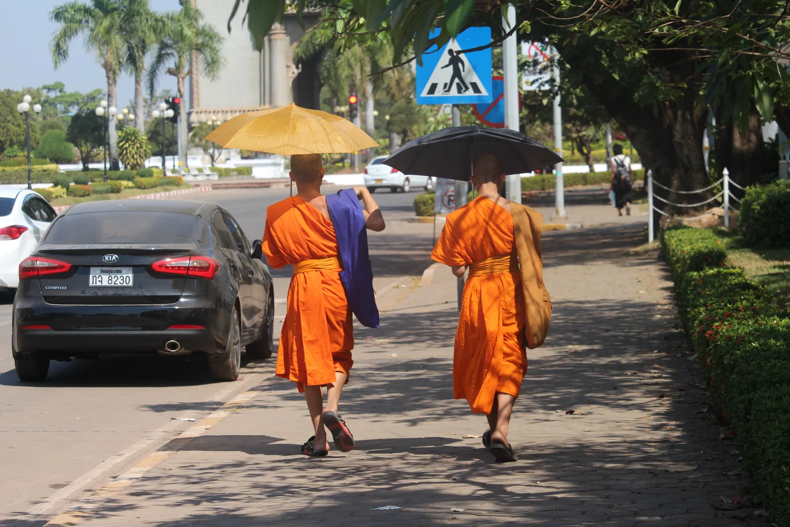 เวียงจันทน์กับสีหนุวิลล์: เมืองที่ไม่มีใครไปกับเมืองที่ทุกคนถามว่าปลอดภัยไหม